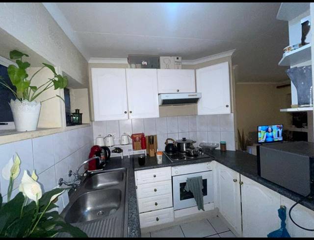 2 BEDROOM APARTMENT FOR SALE IN WINCHESTER HILLS